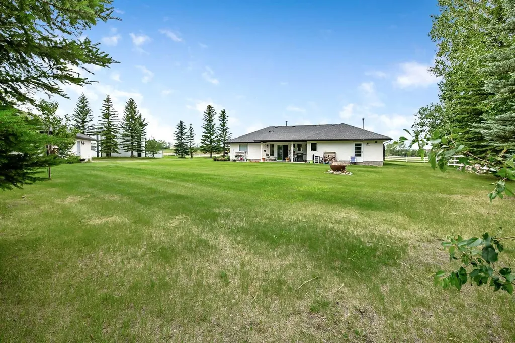 32047 276 Avenue E Rural Foothills County AB T1S 4N7