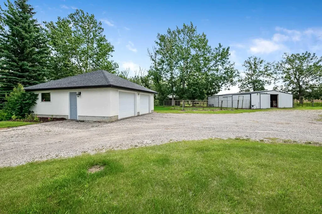 32047 276 Avenue E Rural Foothills County AB T1S 4N7
