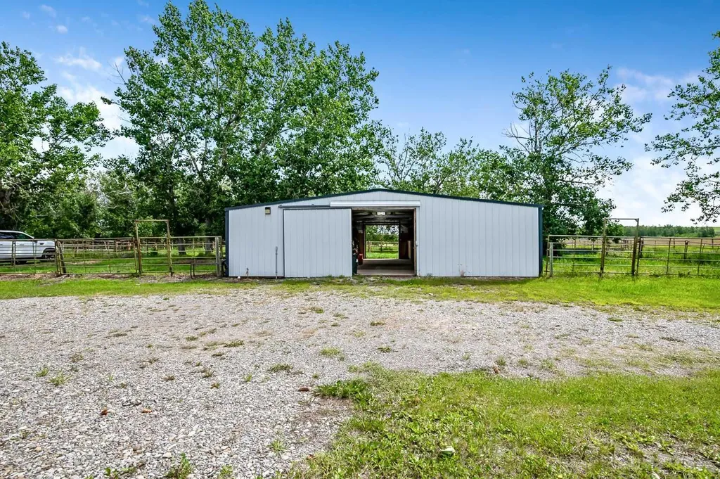 32047 276 Avenue E Rural Foothills County AB T1S 4N7
