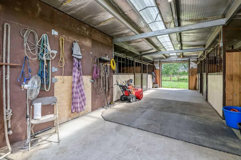 32047 276 Avenue E Rural Foothills County AB T1S 4N7