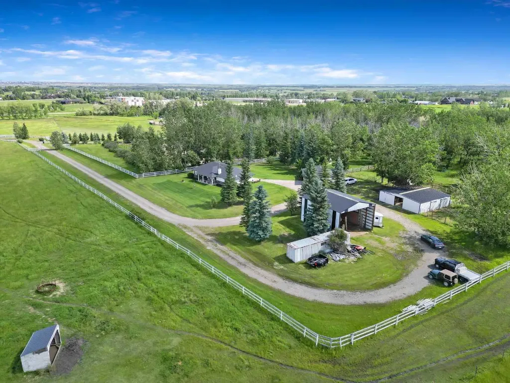 32047 276 Avenue E Rural Foothills County AB T1S 4N7