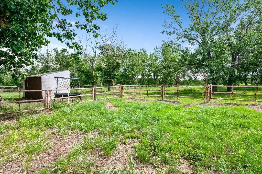 32047 276 Avenue E Rural Foothills County AB T1S 4N7