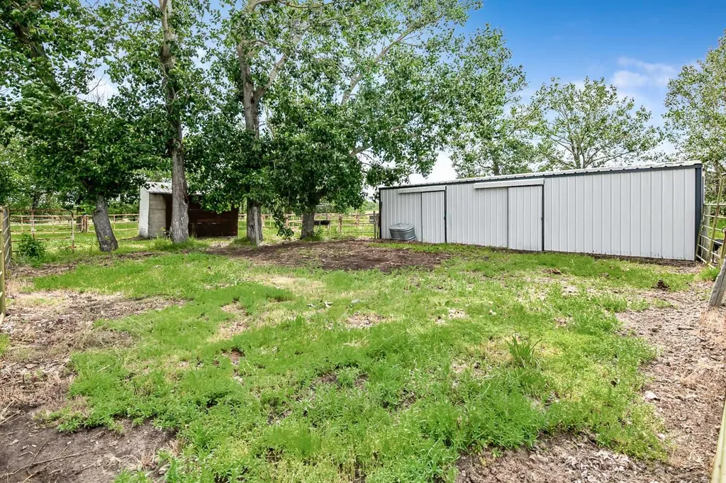 32047 276 Avenue E Rural Foothills County AB T1S 4N7