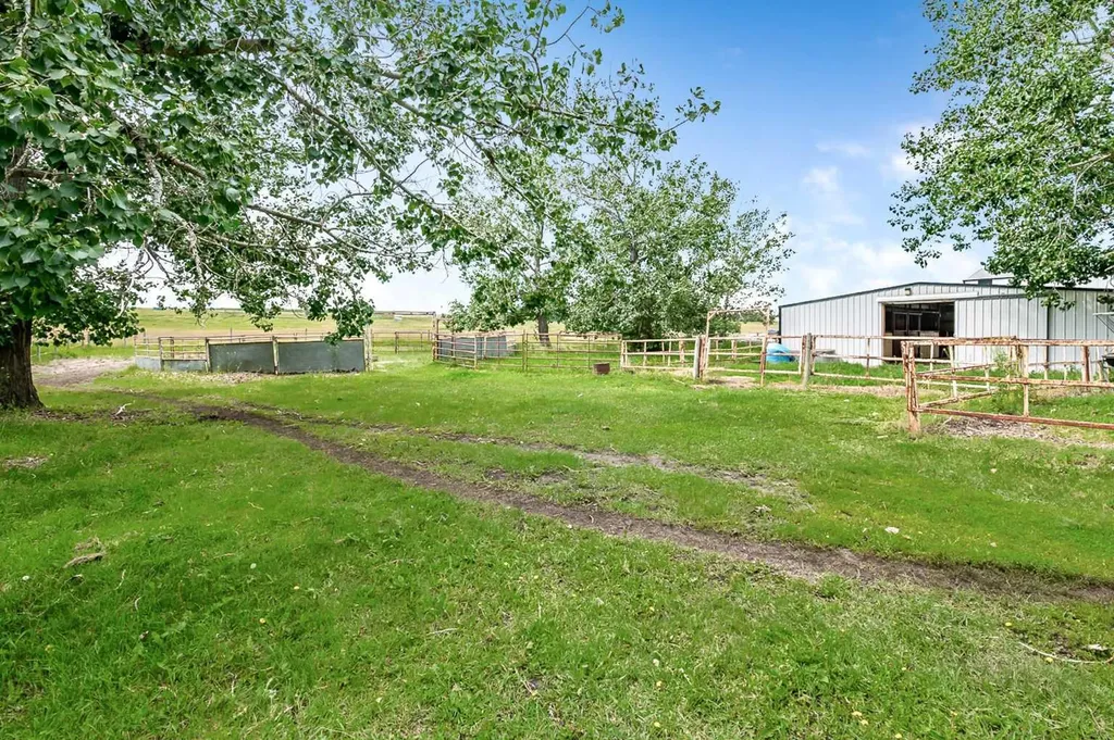 32047 276 Avenue E Rural Foothills County AB T1S 4N7