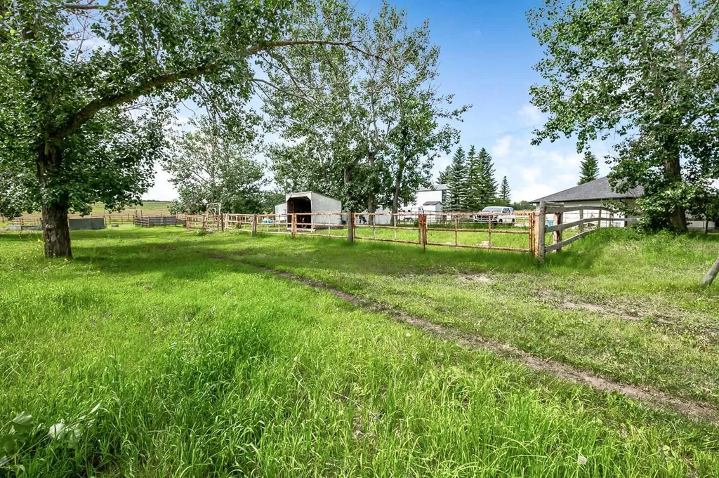 32047 276 Avenue E Rural Foothills County AB T1S 4N7