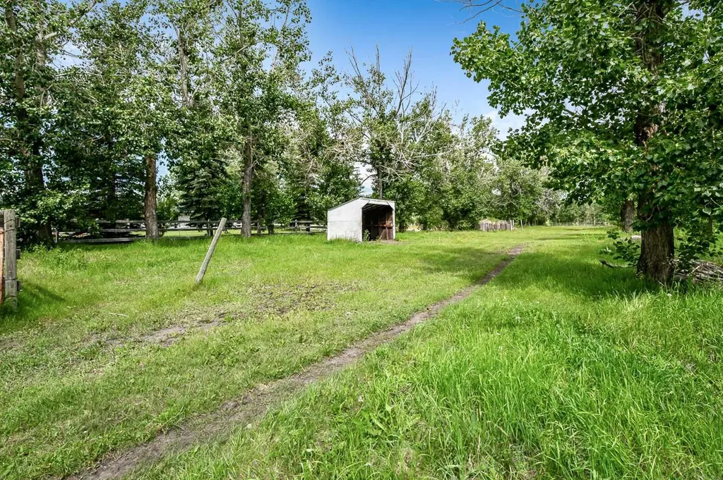 32047 276 Avenue E Rural Foothills County AB T1S 4N7
