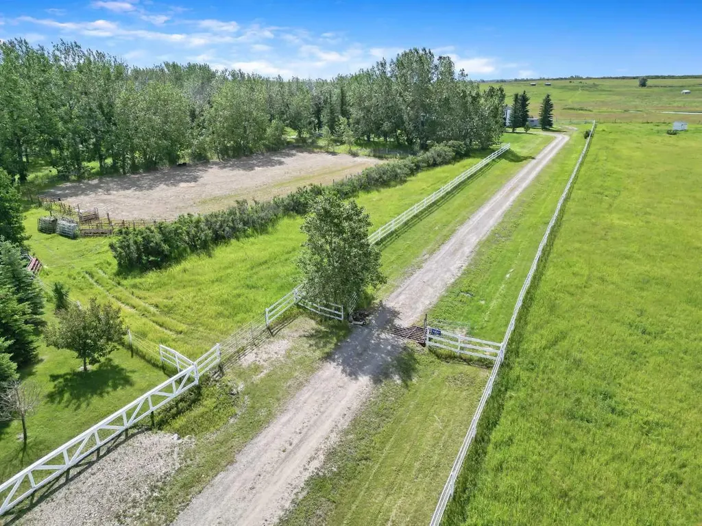 32047 276 Avenue E Rural Foothills County AB T1S 4N7