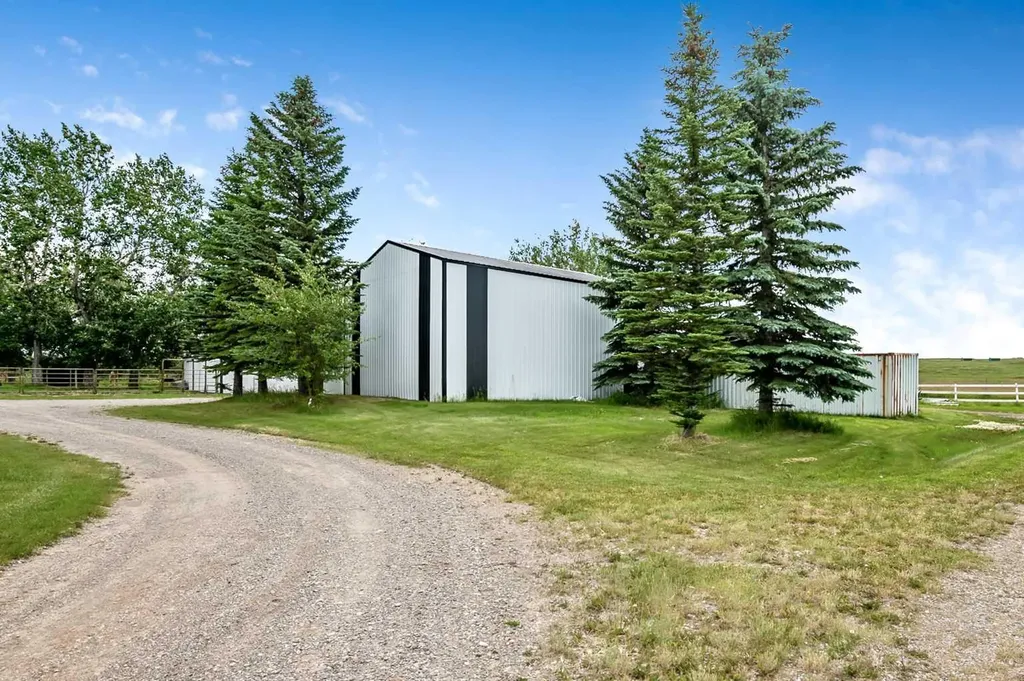 32047 276 Avenue E Rural Foothills County AB T1S 4N7