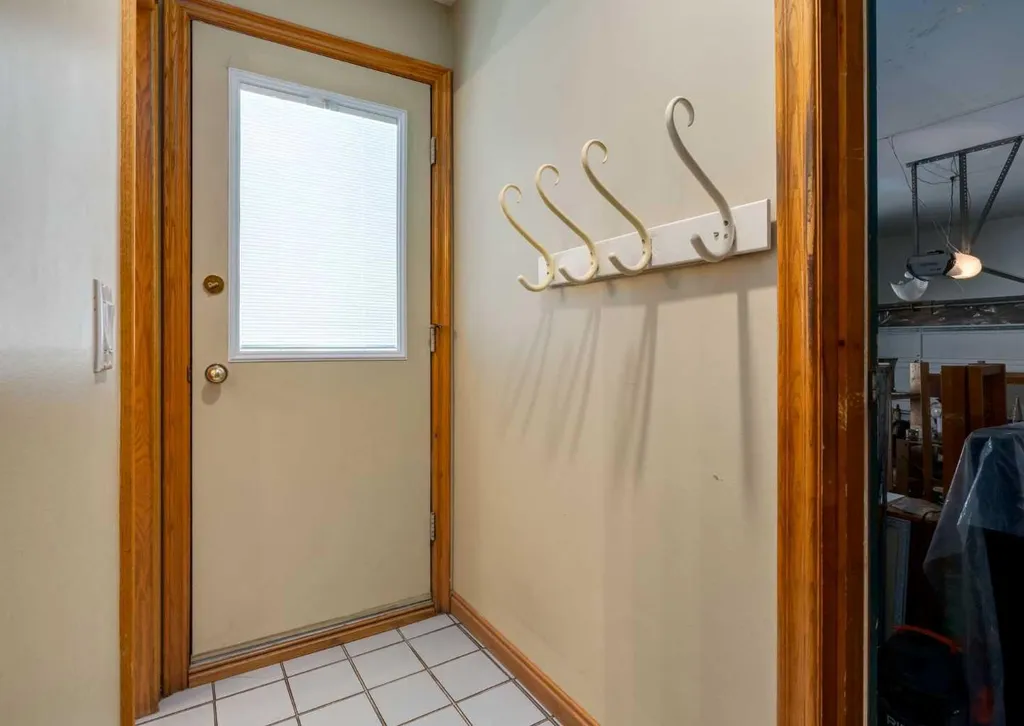 224 Edgedale Drive NW Calgary AB T3A 2R7