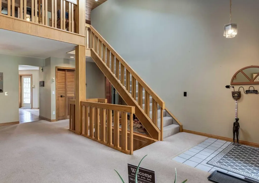 224 Edgedale Drive NW Calgary AB T3A 2R7