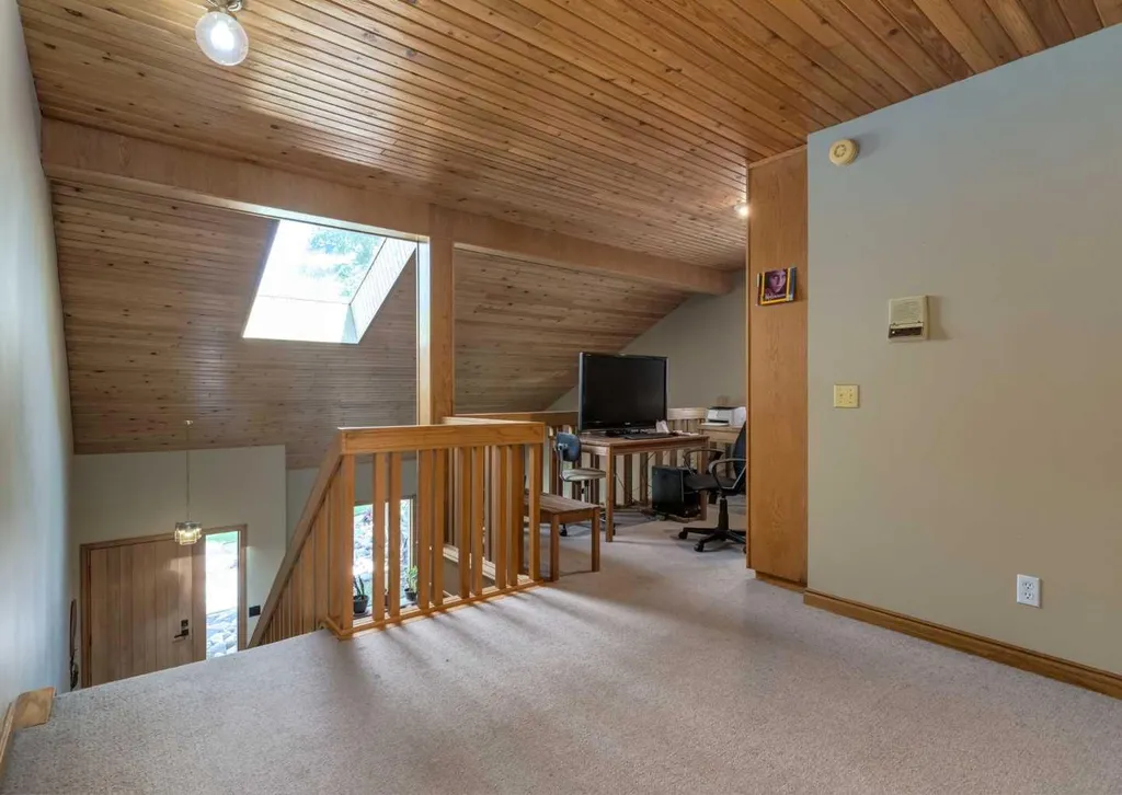 224 Edgedale Drive NW Calgary AB T3A 2R7