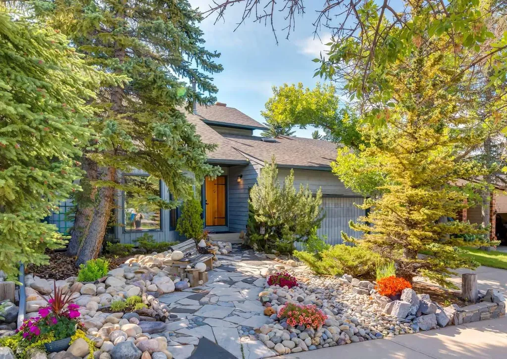 224 Edgedale Drive NW Calgary AB T3A 2R7