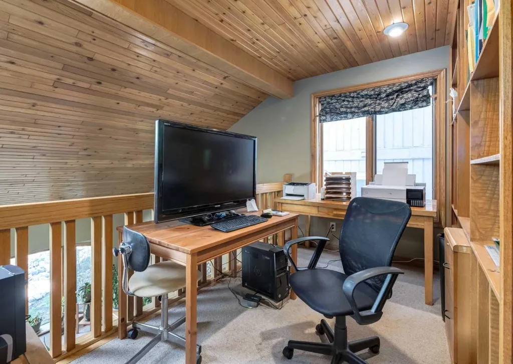 224 Edgedale Drive NW Calgary AB T3A 2R7