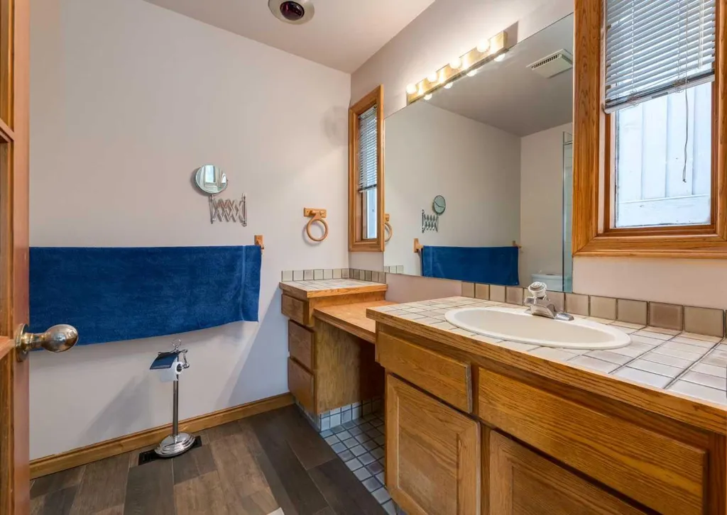 224 Edgedale Drive NW Calgary AB T3A 2R7