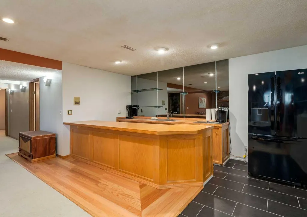 224 Edgedale Drive NW Calgary AB T3A 2R7