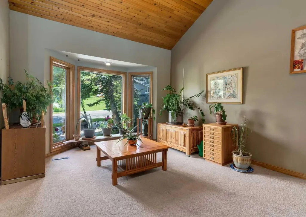 224 Edgedale Drive NW Calgary AB T3A 2R7