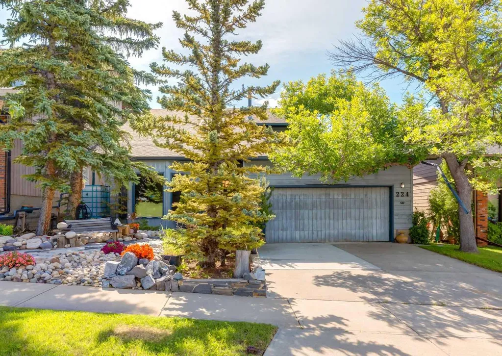224 Edgedale Drive NW Calgary AB T3A 2R7