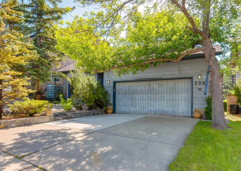 224 Edgedale Drive NW Calgary AB T3A 2R7