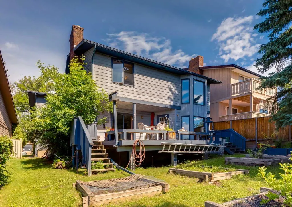 224 Edgedale Drive NW Calgary AB T3A 2R7