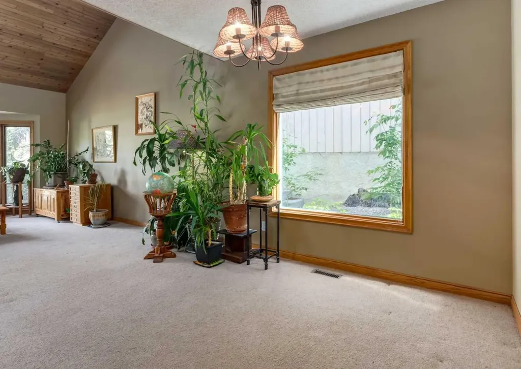 224 Edgedale Drive NW Calgary AB T3A 2R7