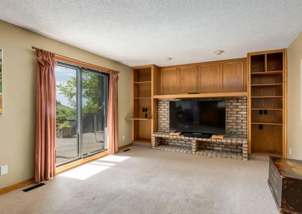 224 Edgedale Drive NW Calgary AB T3A 2R7