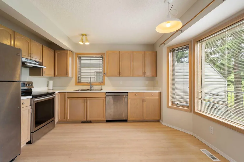 17 Patina Park SW Calgary AB T3H 3E1