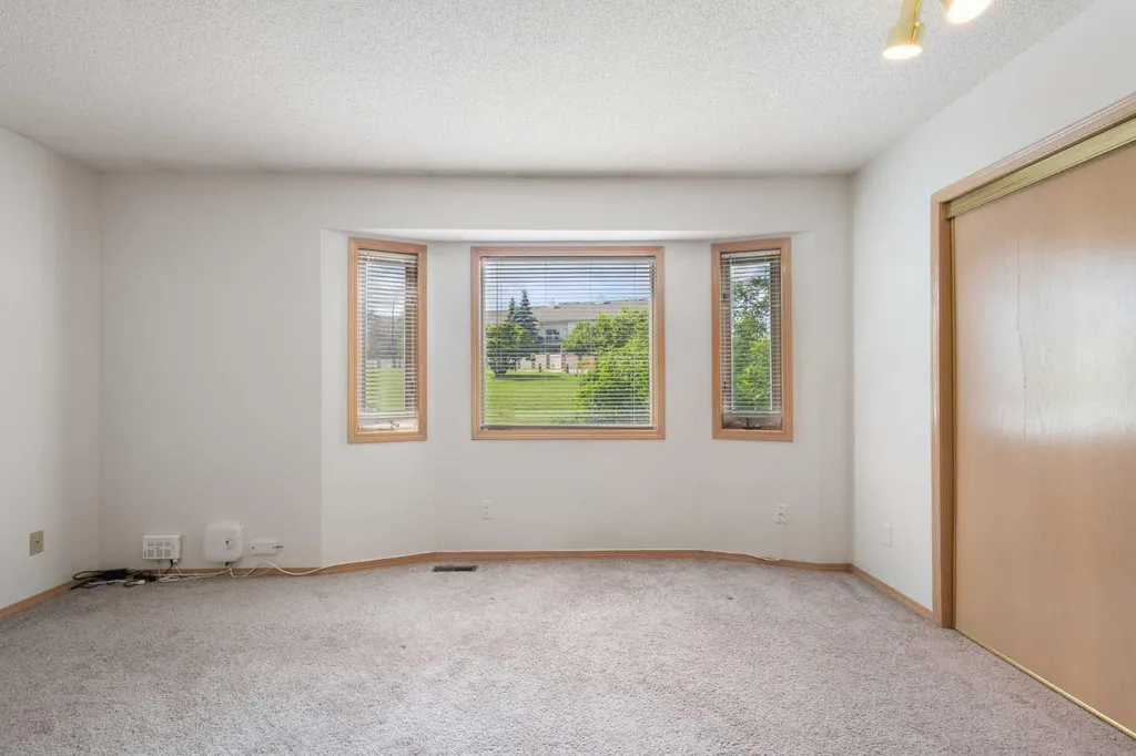 17 Patina Park SW Calgary AB T3H 3E1