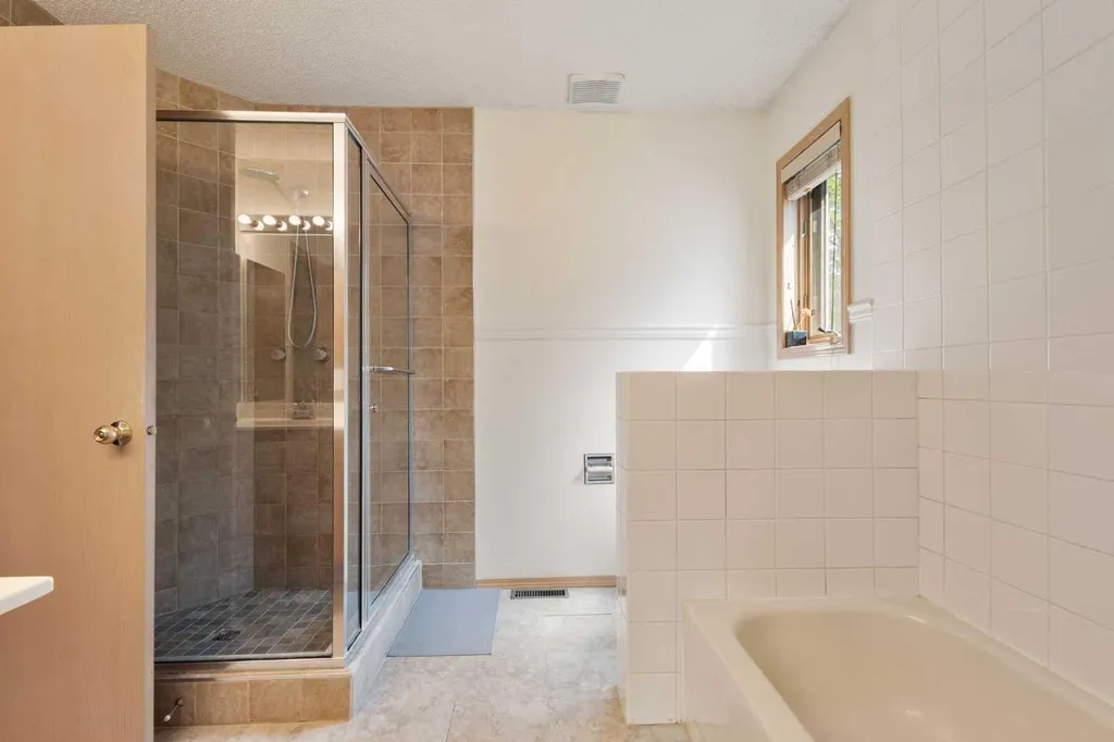 17 Patina Park SW Calgary AB T3H 3E1