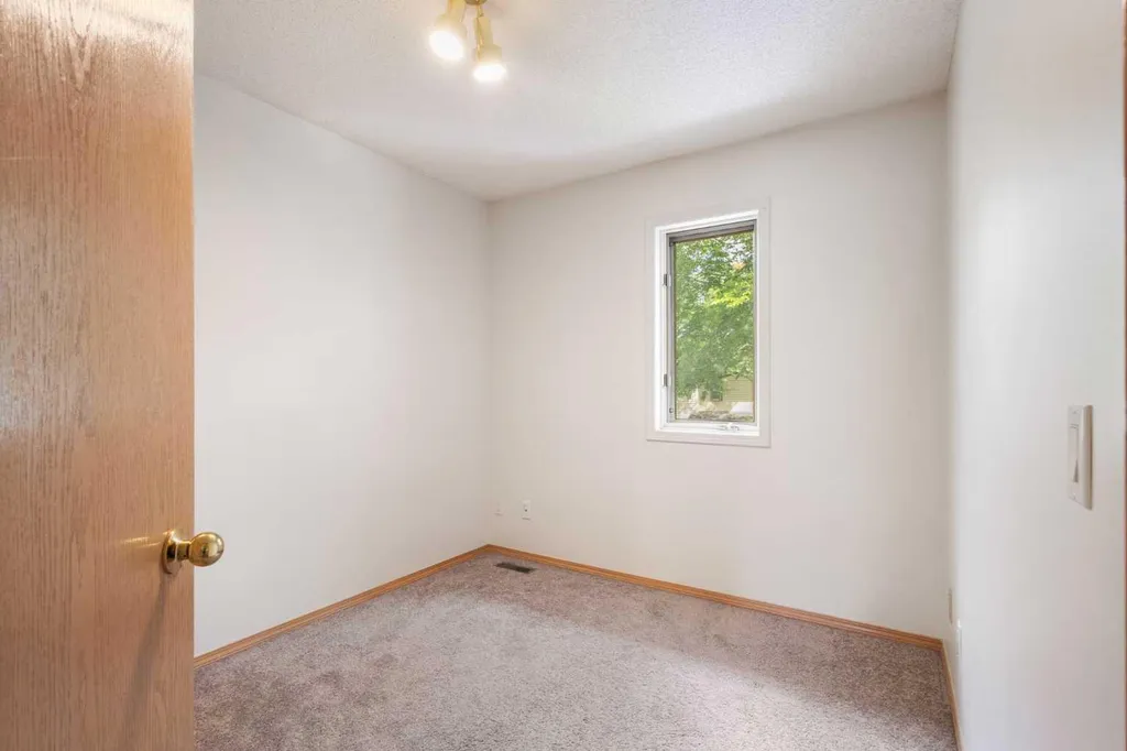 17 Patina Park SW Calgary AB T3H 3E1