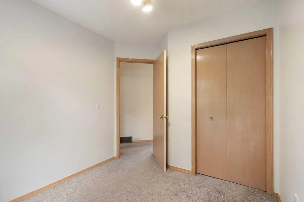 17 Patina Park SW Calgary AB T3H 3E1