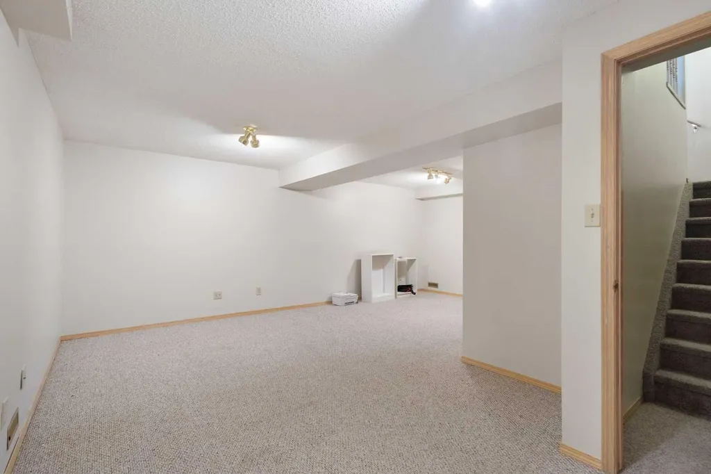 17 Patina Park SW Calgary AB T3H 3E1