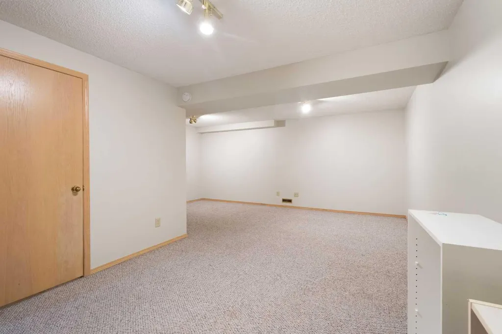 17 Patina Park SW Calgary AB T3H 3E1