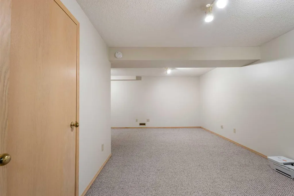 17 Patina Park SW Calgary AB T3H 3E1
