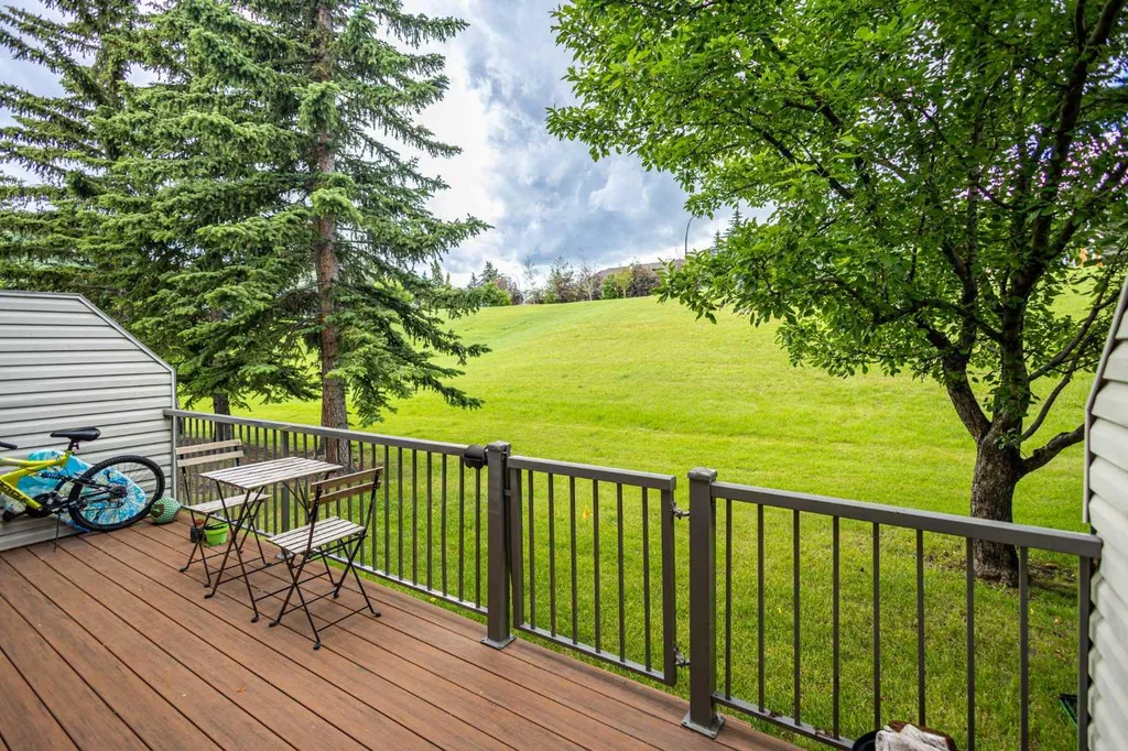 17 Patina Park SW Calgary AB T3H 3E1