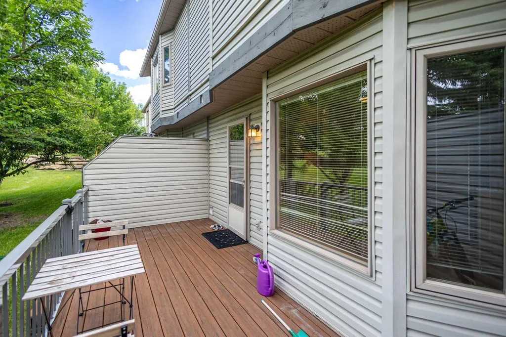 17 Patina Park SW Calgary AB T3H 3E1