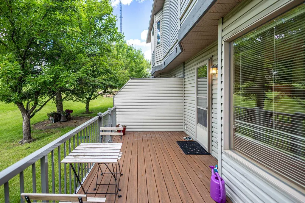 17 Patina Park SW Calgary AB T3H 3E1