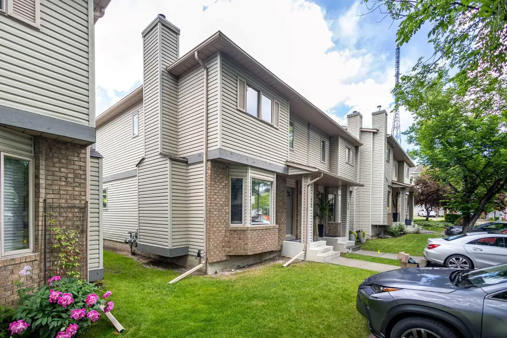 17 Patina Park SW Calgary AB T3H 3E1