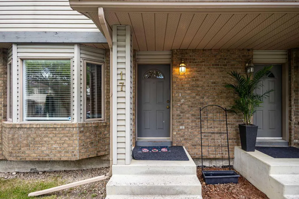 17 Patina Park SW Calgary AB T3H 3E1