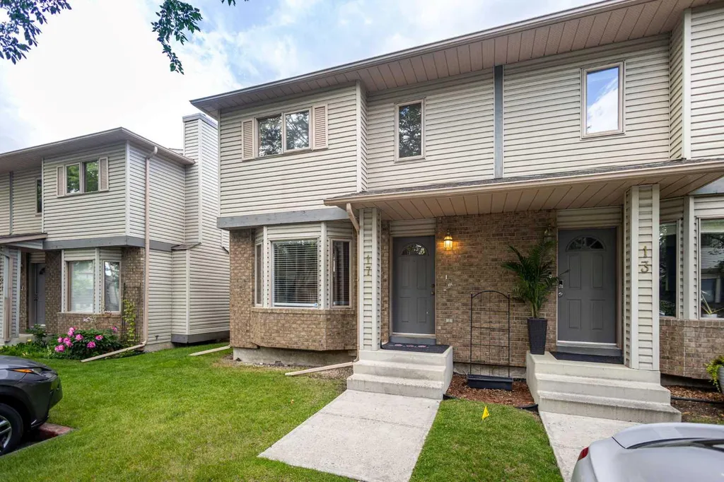 17 Patina Park SW Calgary AB T3H 3E1