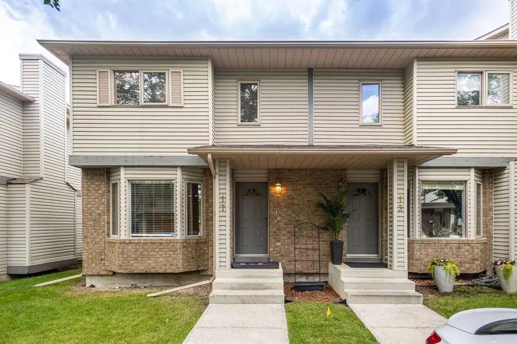 17 Patina Park SW Calgary AB T3H 3E1