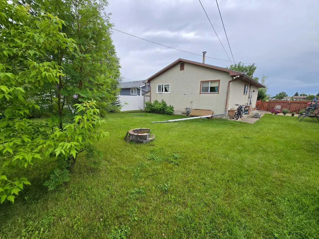 4610 52 Avenue Grimshaw AB T0H 1W0