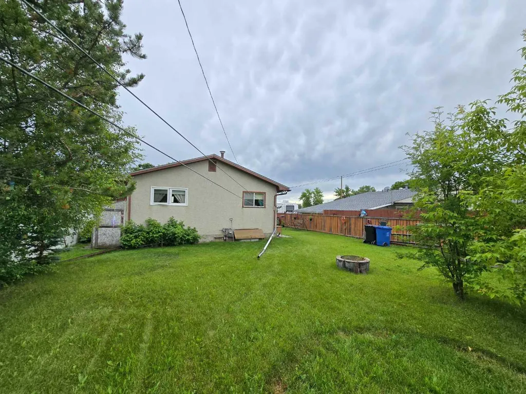 4610 52 Avenue Grimshaw AB T0H 1W0