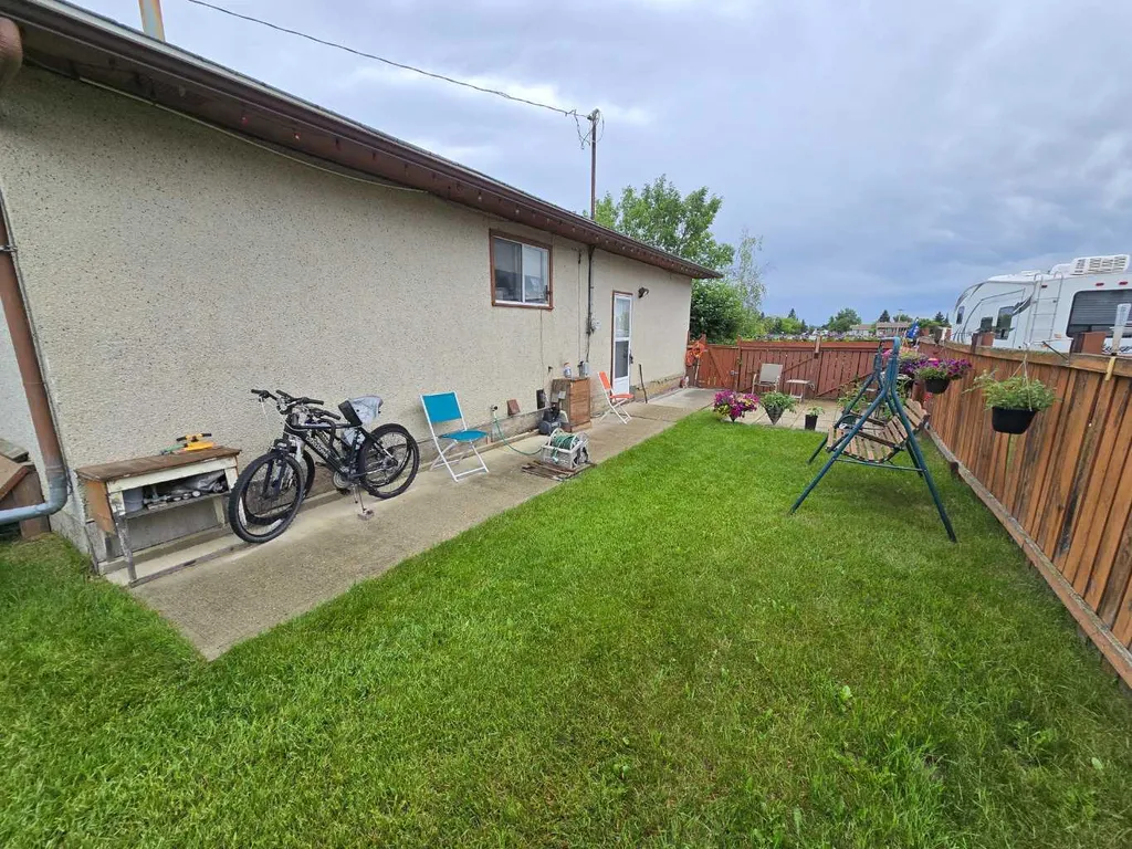 4610 52 Avenue Grimshaw AB T0H 1W0
