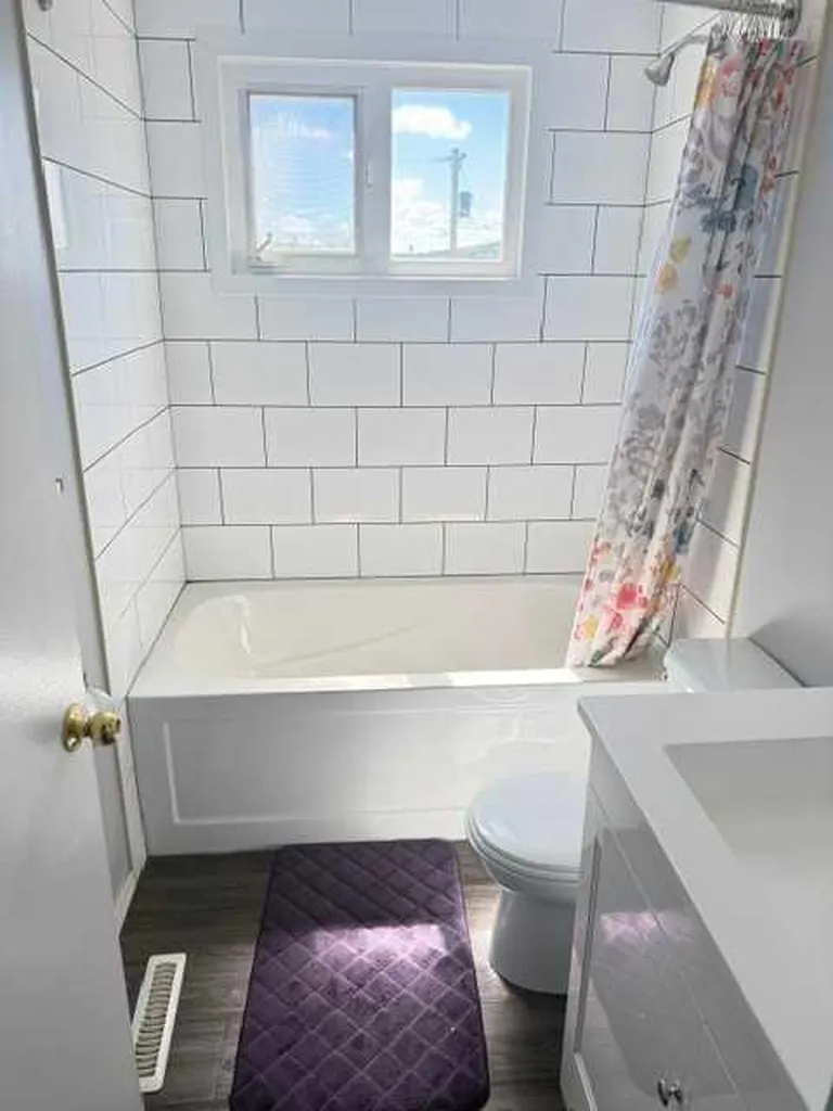 9517 89 Avenue Peace River AB T8S1G7