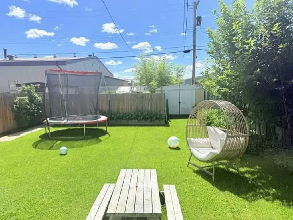9517 89 Avenue Peace River AB T8S1G7