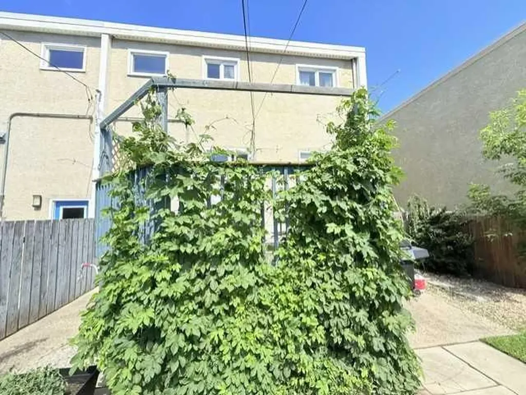 9517 89 Avenue Peace River AB T8S1G7