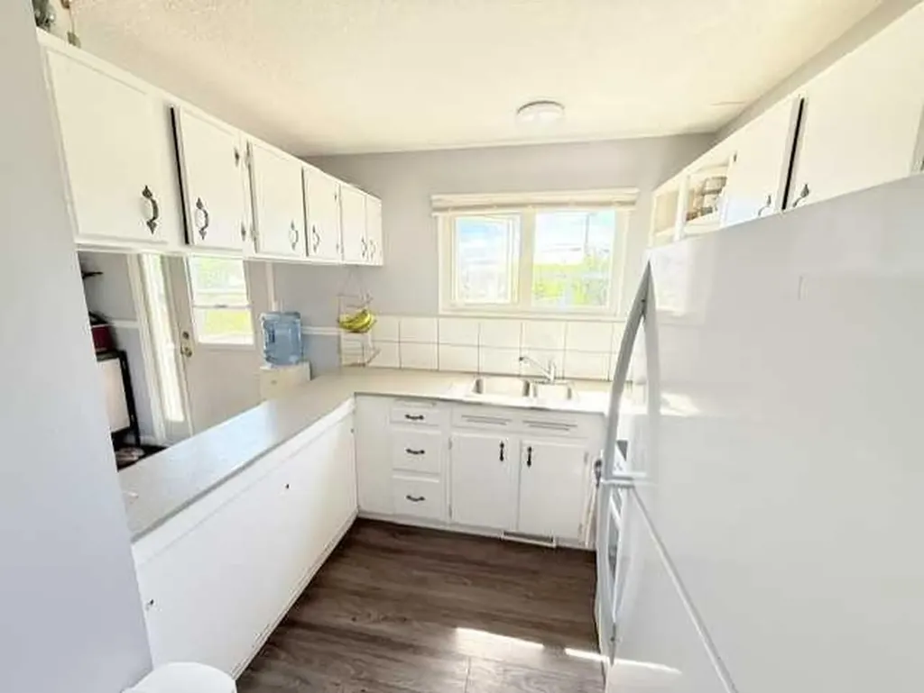 9517 89 Avenue Peace River AB T8S1G7