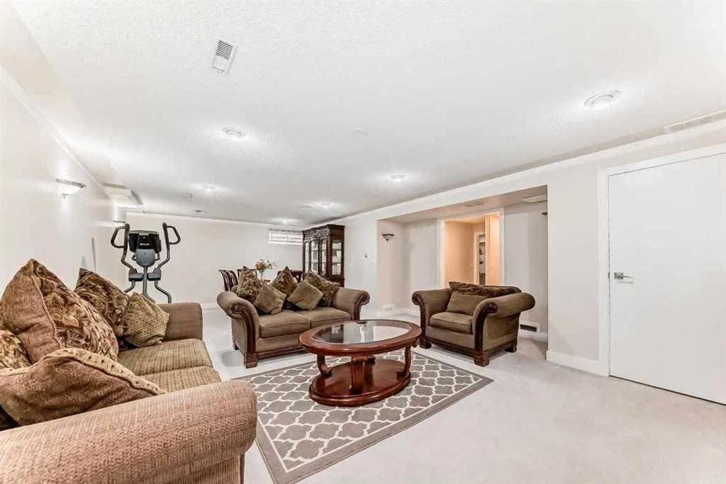 7165 California Boulevard NE Calgary AB T1Y 6W1