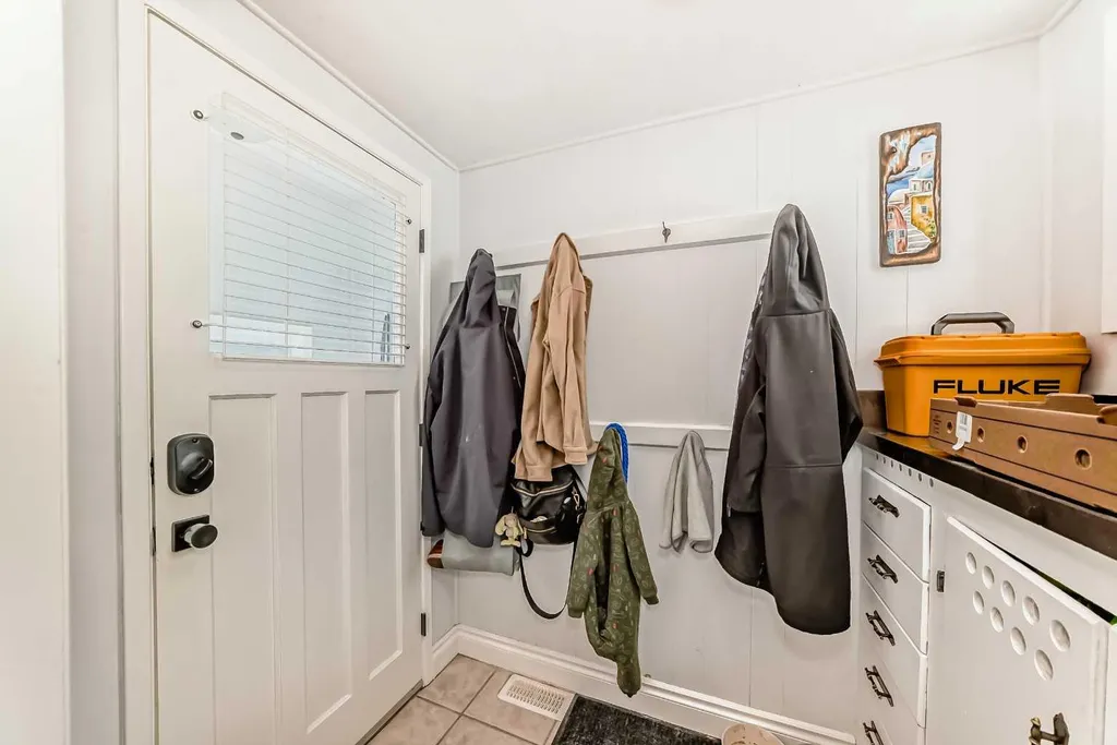 8043 Elbow Drive SW Calgary AB T2V 1K5