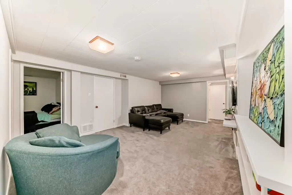 8043 Elbow Drive SW Calgary AB T2V 1K5